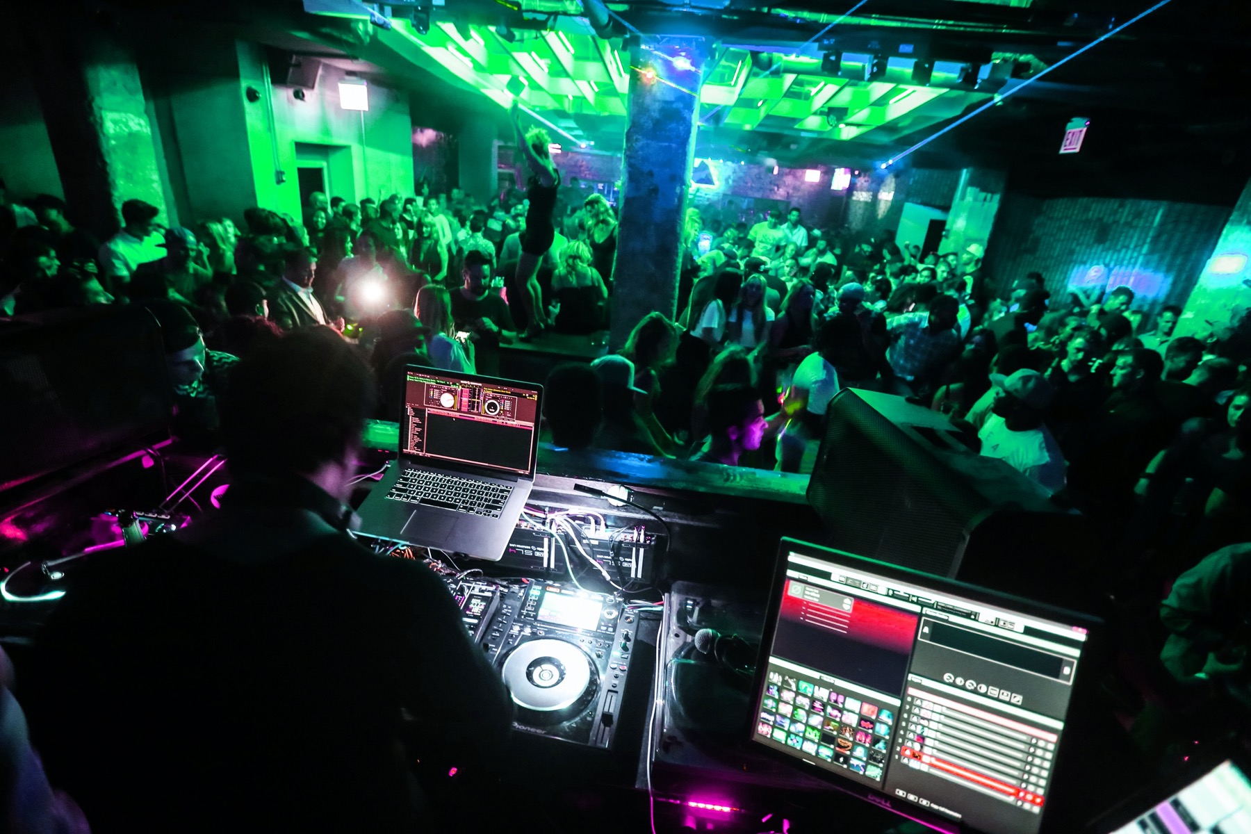 Chicago Nightclubs & Lounges  Find Nightlife, Dance Clubs & Bars